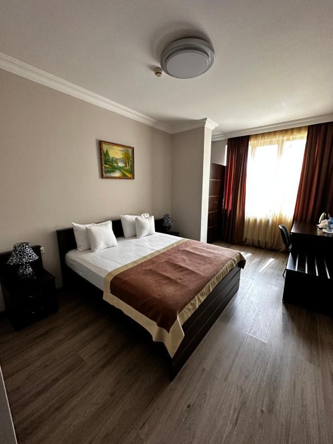Hotel Brighton 3*